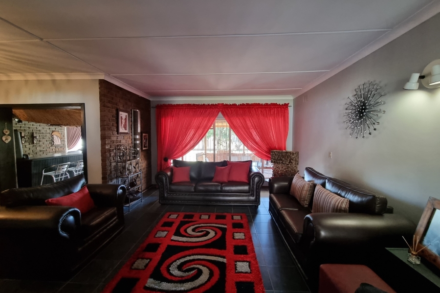 3 Bedroom Property for Sale in Meiringspark North West